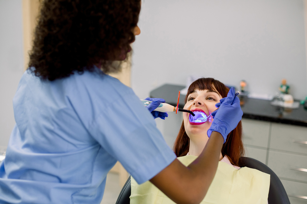 Mitos sobre el Blanqueamiento Dental 8 Creencias Falsas Desmentidas por Expertos