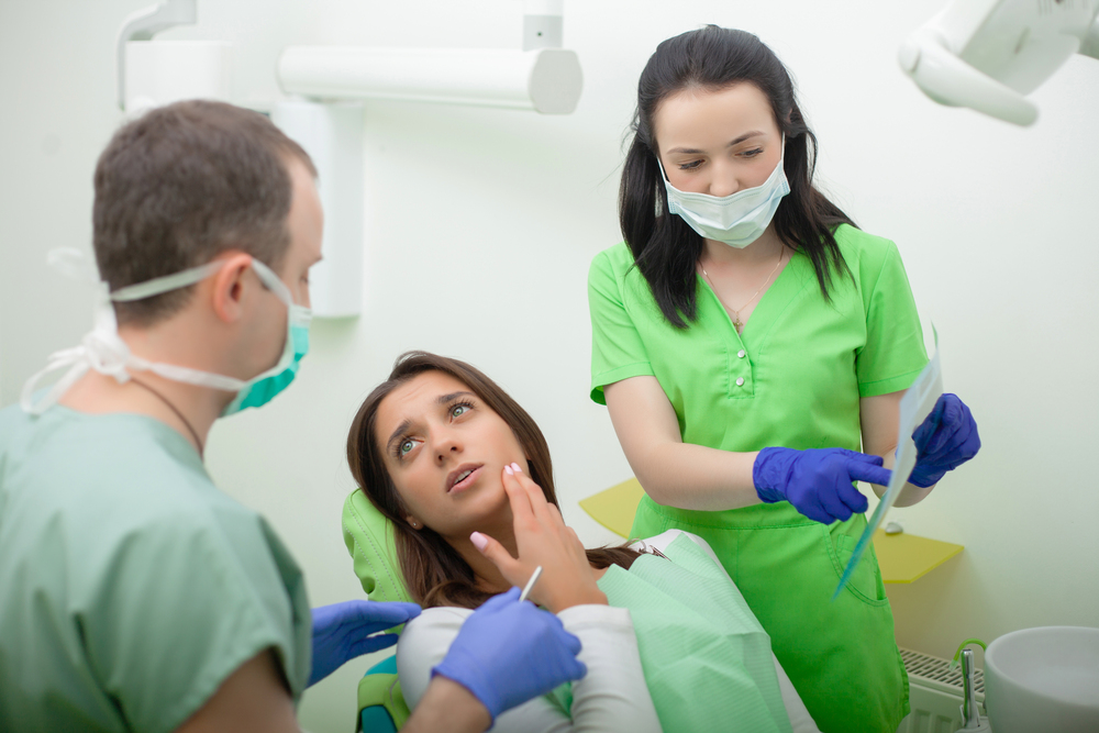 ¿Cuál es la diferencia entre una molestia dental y una emergencia